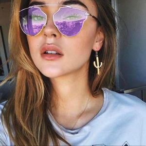 frame cool trendy sunglasses transparent violet